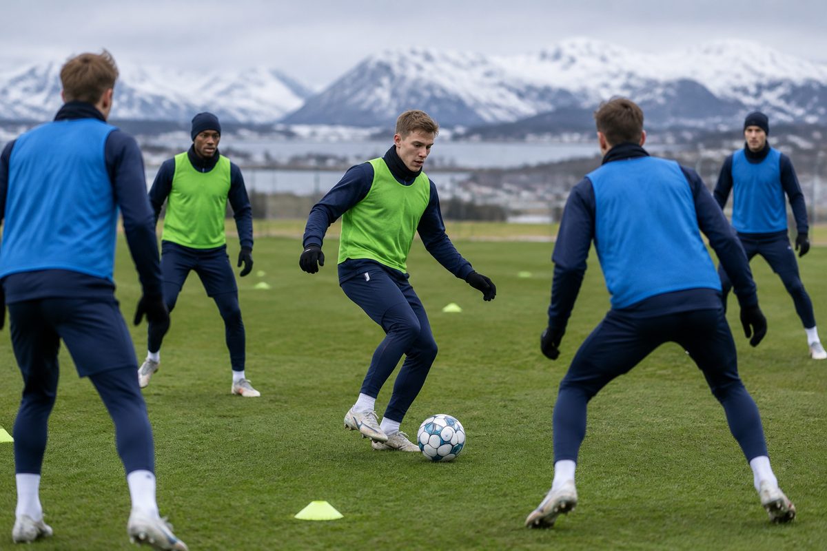 Fotballspillere på trening på en grønn bane